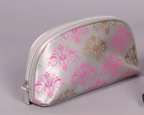 Cosmetic bag